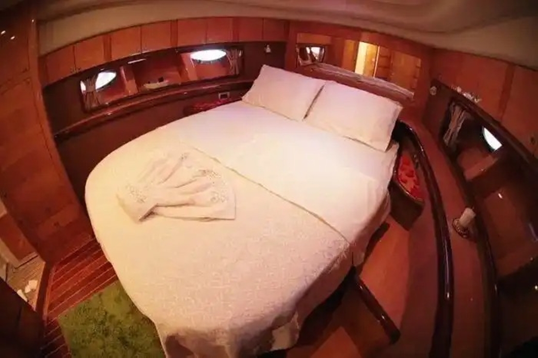 Alanya Yacht Rental 18m Princess 58